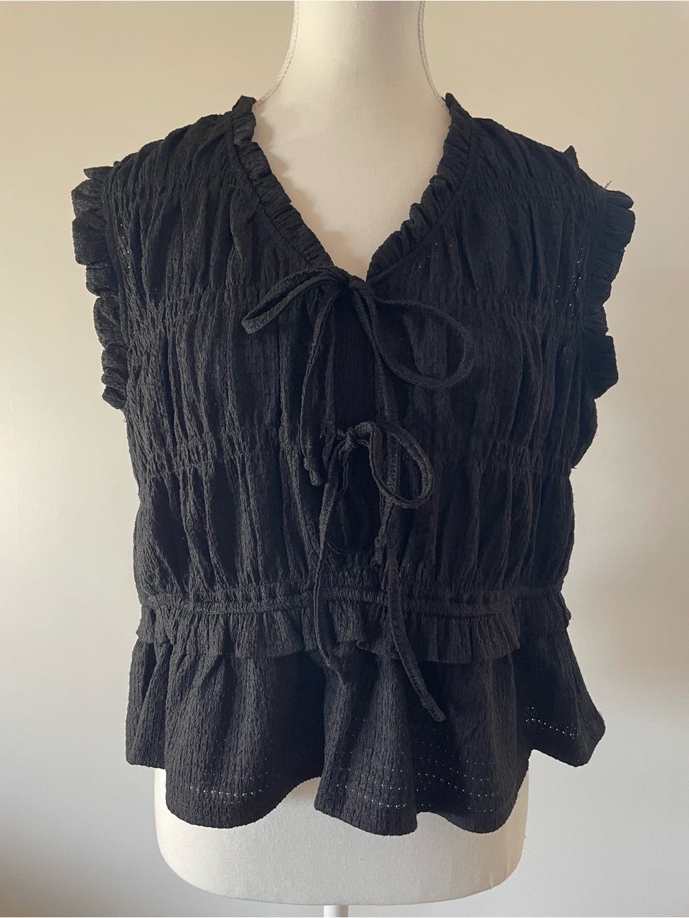NEW Ruffle Tie-Front Sleeveless Top Blouse Black Women’s Large